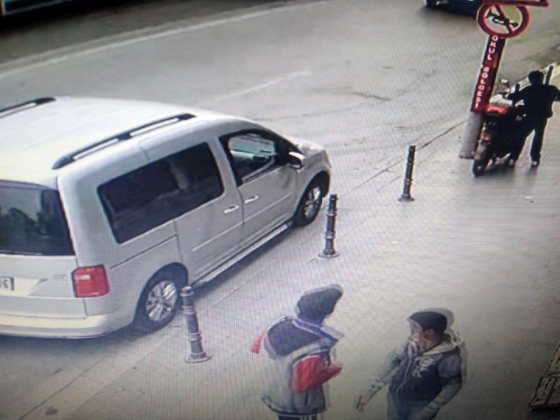 Güpegündüz Elektrikli Motosiklet Hırsızlığı Kamerada