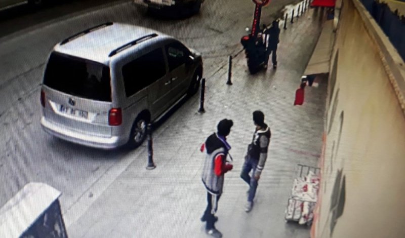 Güpegündüz Elektrikli Motosiklet Hırsızlığı Kamerada