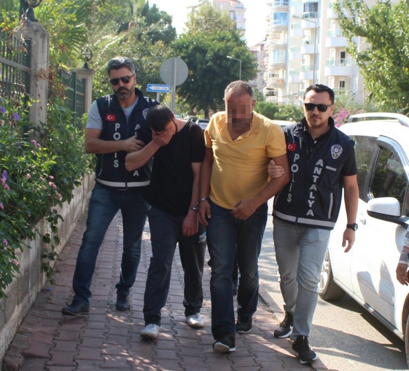 Çoraplı Soyguncular Kuyumcuyu Borçları İçin Soymuş