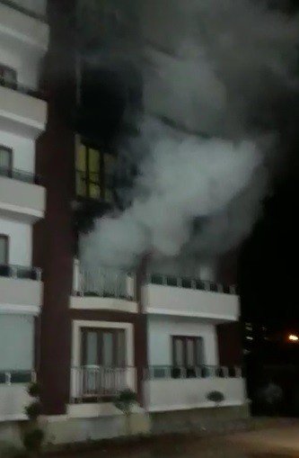 Apartmanda Yangın Paniği: 10 Kişi Hastanelik Oldu