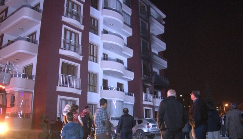 Apartmanda Yangın Paniği: 10 Kişi Hastanelik Oldu