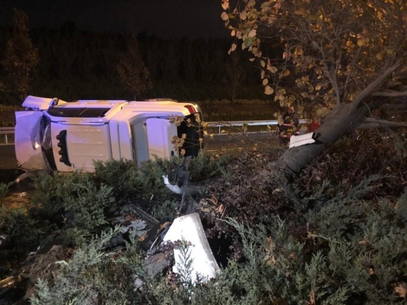 Başkent’te Refüje Çarpan Araç Karşı Yola Uçtu: 1 Yaralı