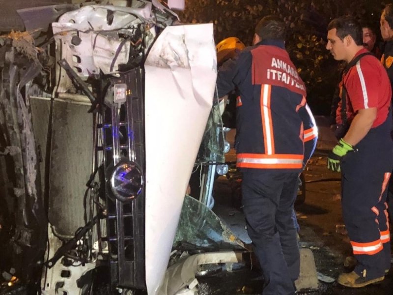 Başkent’te Refüje Çarpan Araç Karşı Yola Uçtu: 1 Yaralı