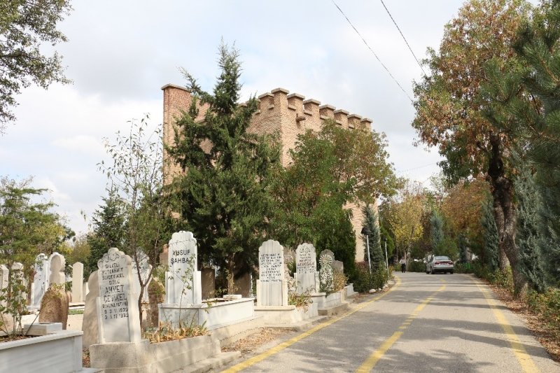 Konya’nın Kız Kulesi: ’Gömeç Hatun Türbesi’
