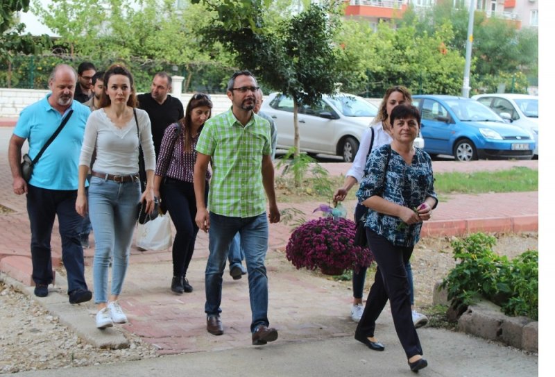 Servis Beklerken 21 Yerinden Bıçaklayan Eski Eşini Tinerci Zannetti