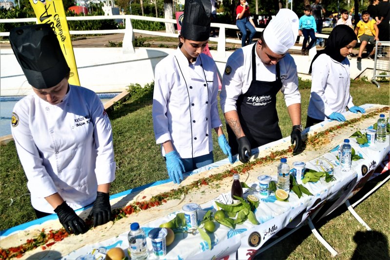 Aşçılık Bölümü Öğrencilerinden 33 Metrelik Tantuni