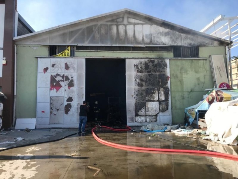 Konya’da Mobilya Deposunda Yangın