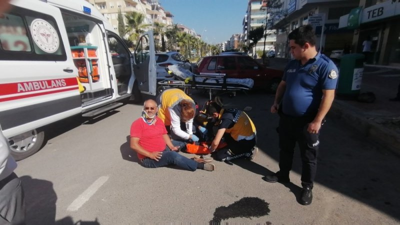 Motosiklet Sürücüsü Kaskı Sayesinde Kazadan Yaralı Kurtuldu