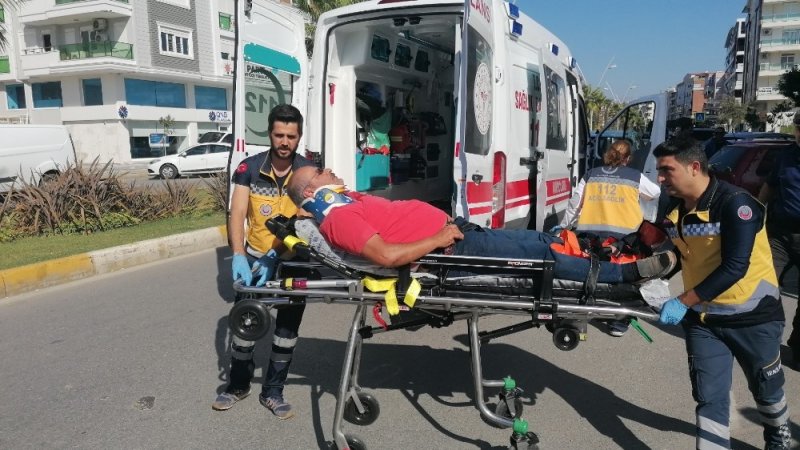 Motosiklet Sürücüsü Kaskı Sayesinde Kazadan Yaralı Kurtuldu