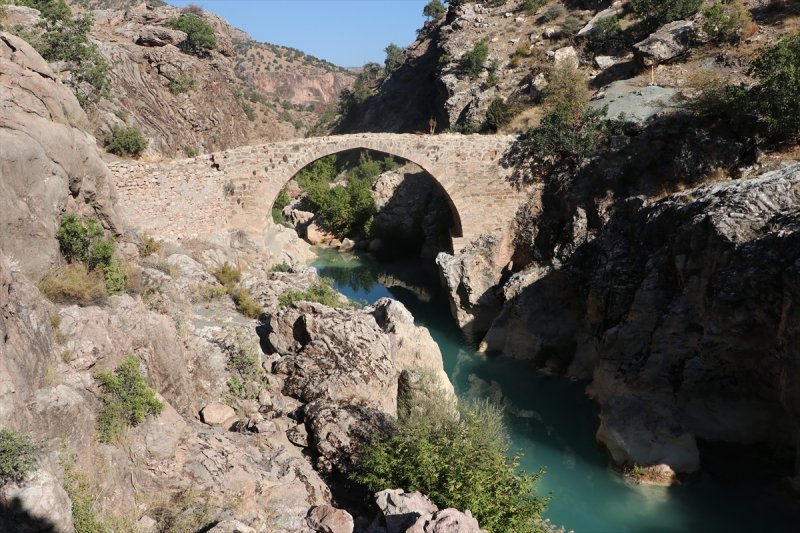Göksu'nun Toroslardaki Gerdanlığı: Salavat Ve Cırlavık Köprüleri