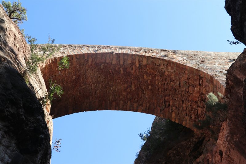 Göksu'nun Toroslardaki Gerdanlığı: Salavat Ve Cırlavık Köprüleri