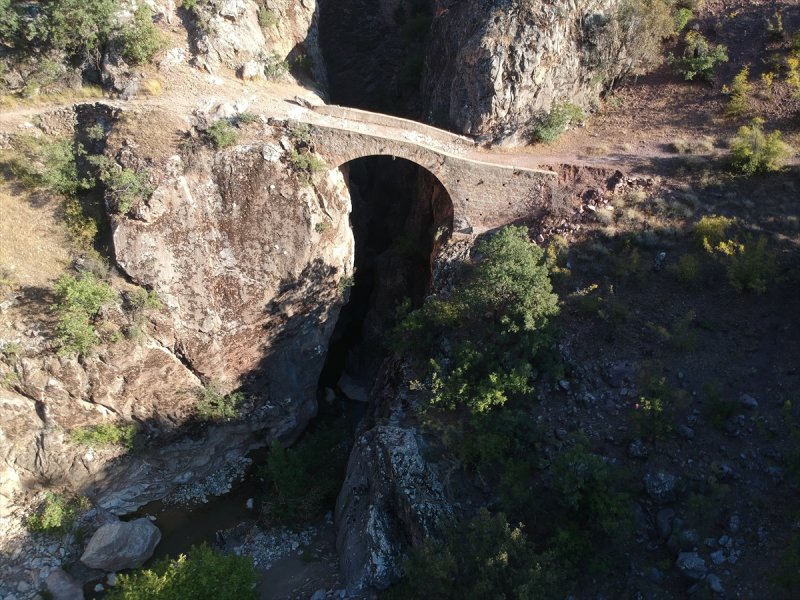 Göksu'nun Toroslardaki Gerdanlığı: Salavat Ve Cırlavık Köprüleri
