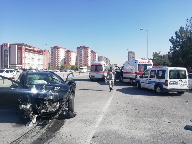 Okul Önünde Meydana Gelen Kazada Faciadan Dönüldü