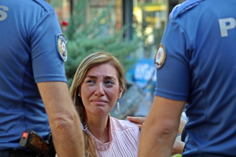 Antalya’da Taksici İle Gözü Yaşlı İranlı Turist Tartışması