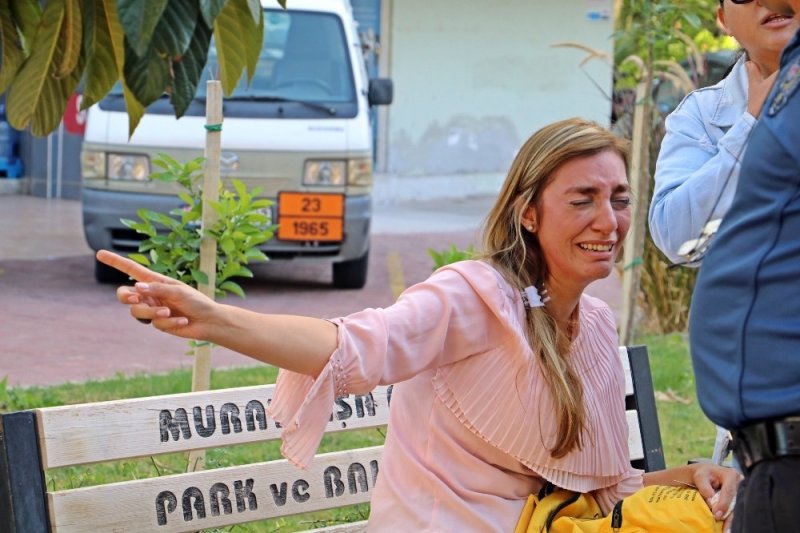 Antalya’da Taksici İle Gözü Yaşlı İranlı Turist Tartışması