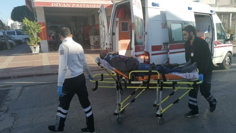 Geri Manevra Yapan Kargo Aracının Altında Kalan Vatandaş Yaraladı