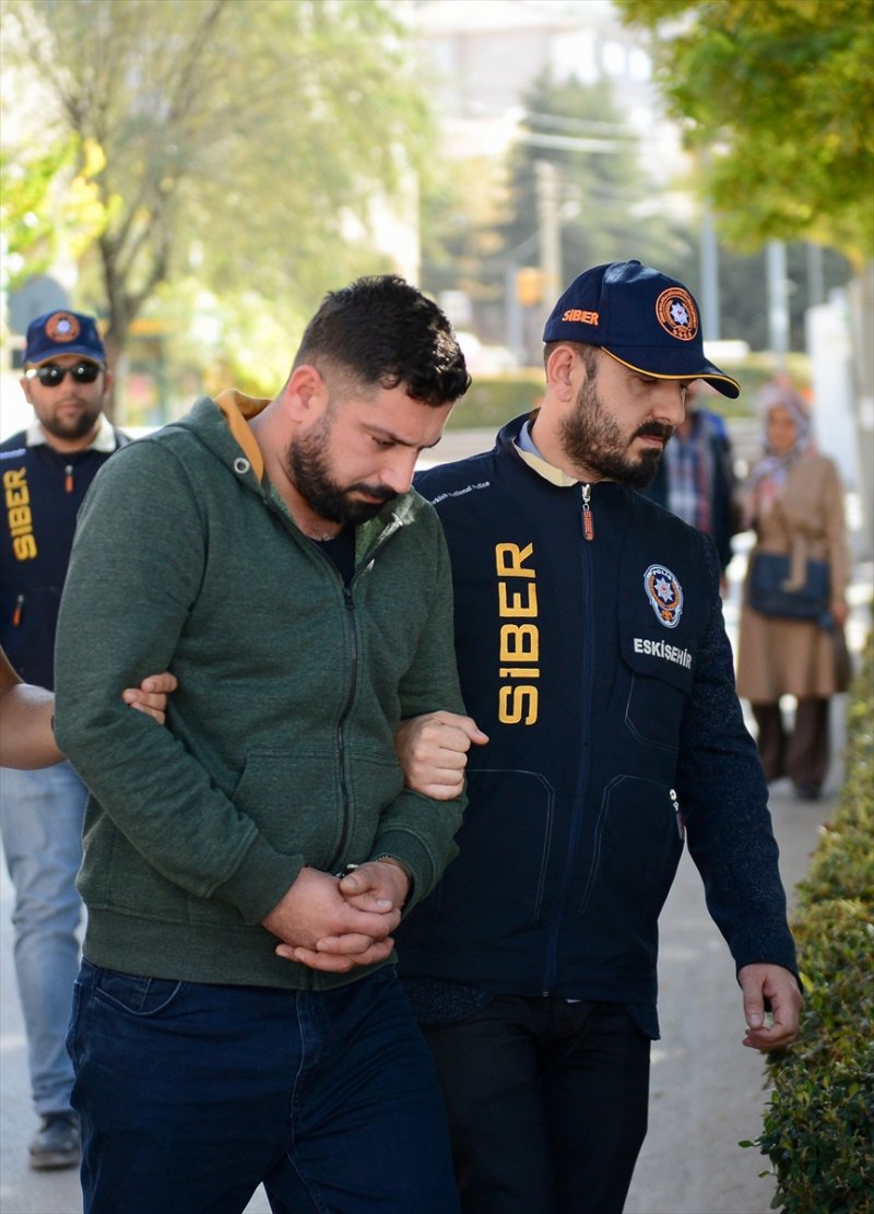 Eskişehir'de Banka Kartlarını Kopyalayan 3 Dolandırıcılık Şüphelisi Yakalandı