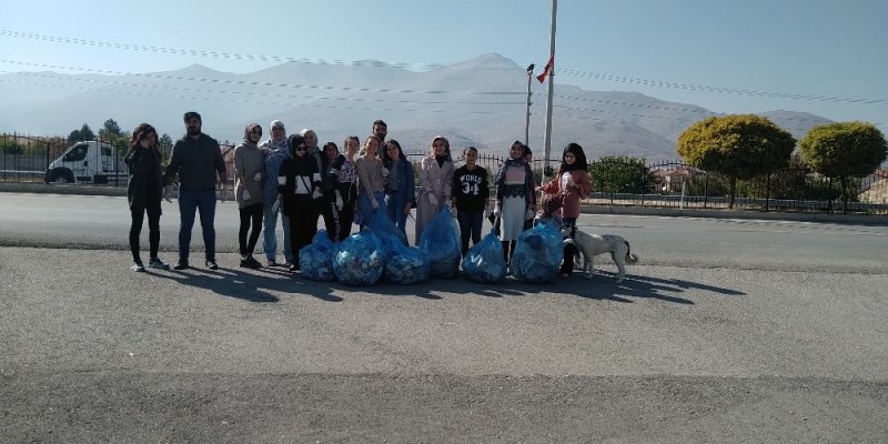 Yüksekokul Öğrencileri Çevre Duyarlılığına Dikkat Çekti