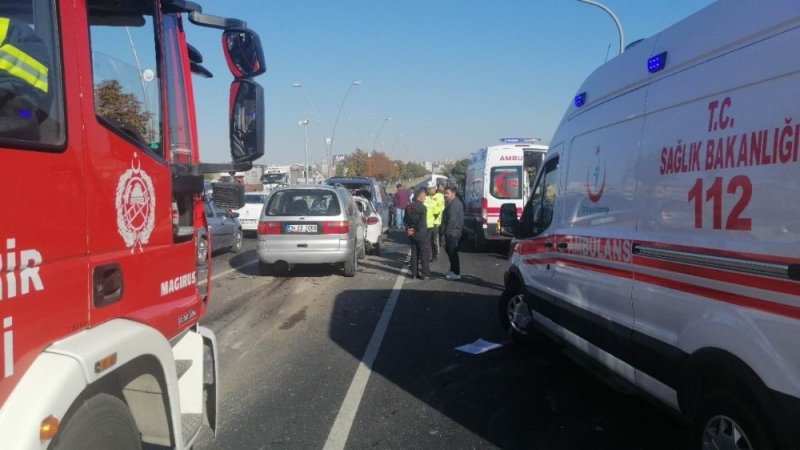 Kayseri’de 4 Aracın Karıştığı Zincirleme Trafik Kazası: 5 Yaralı