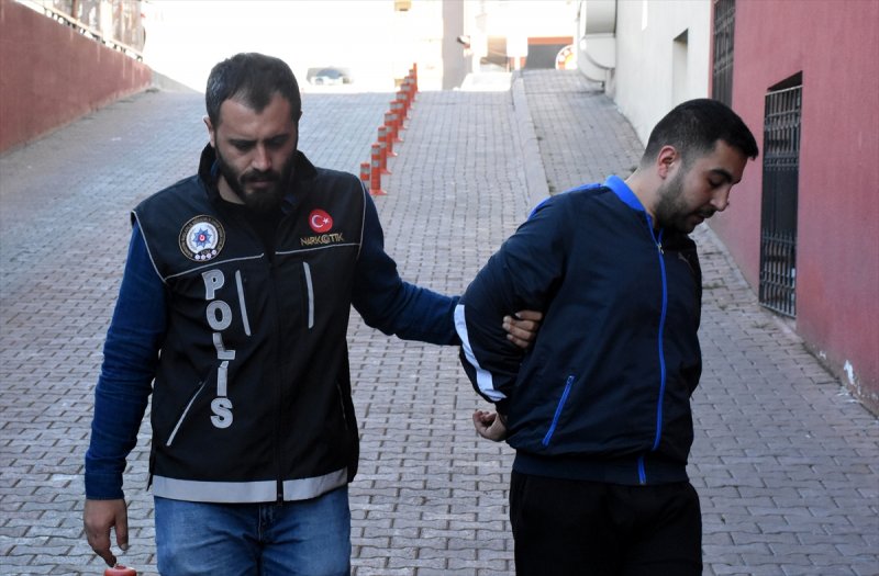Uyuşturucu Zanlıları Kovalamaca Sonucu Yakalandı