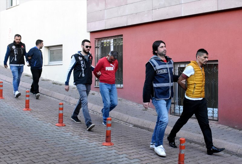 Uyuşturucu Zanlıları Kovalamaca Sonucu Yakalandı