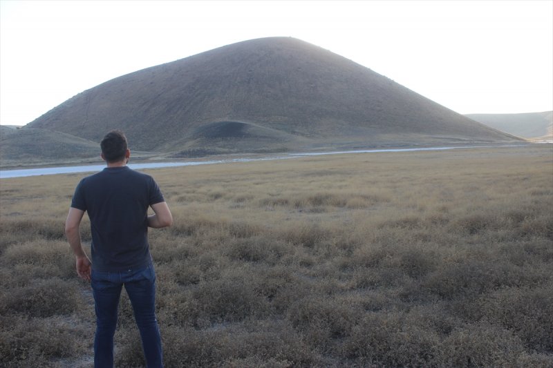Kuruyan Meke Gölü'nde Su Yerine Ot Manzarası