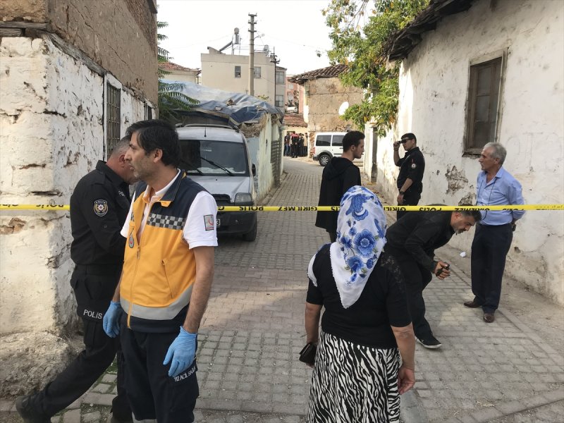 Antalya'da İki Aile Arasında Silahlı Kavga: 5 Yaralı