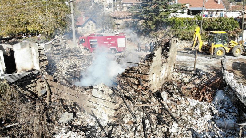 Akseki'de Tarihi Düğmeli Evde Yangın Çıktı