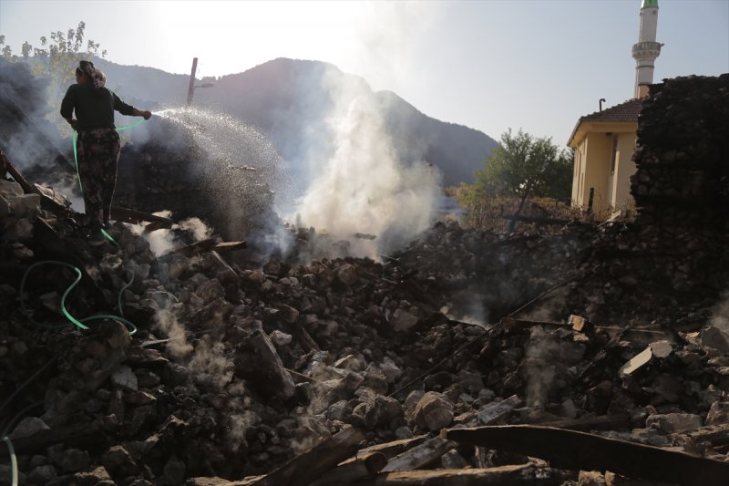 Akseki'de Tarihi Düğmeli Evde Yangın Çıktı