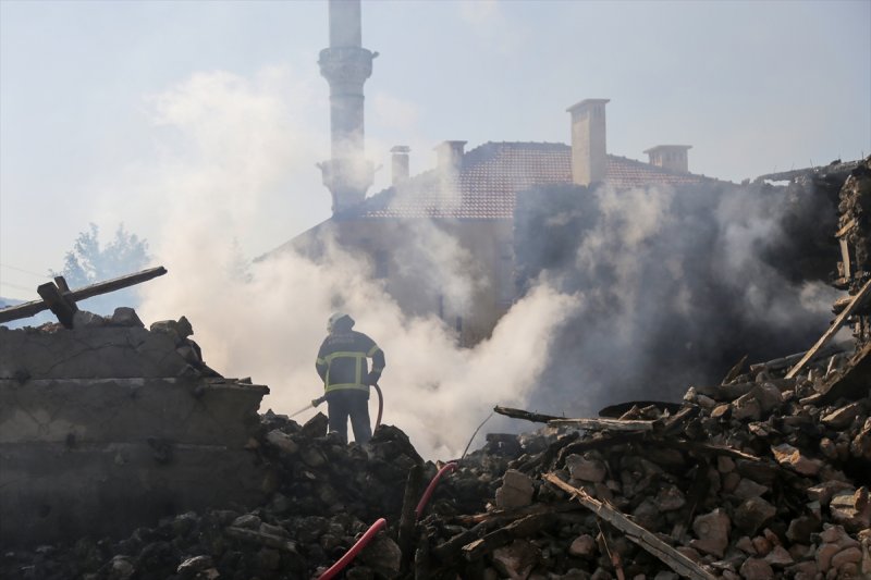 Akseki'de Tarihi Düğmeli Evde Yangın Çıktı