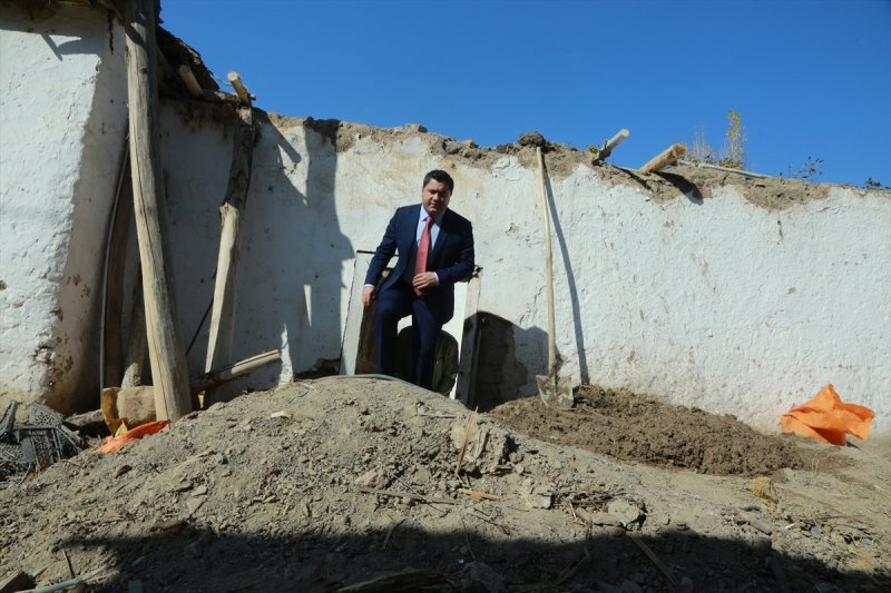 Halkapınar'da Evin Çatısı Çöktü