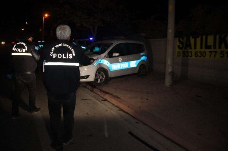 Polis Aracına Otomobil Çarptı: 2’si Polis, 3 Yaralı