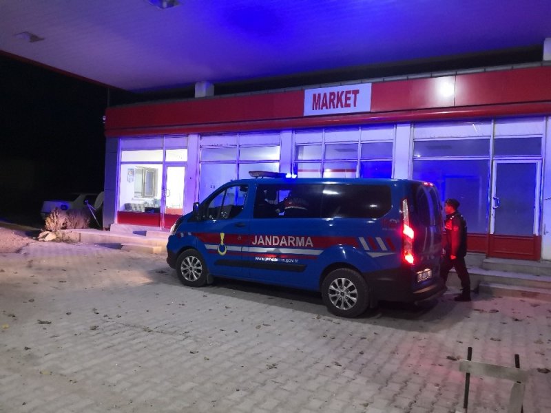 Pompa Görevlisinin Darp Edilip Gasp Edildiği Anlar Anbean Kamerada