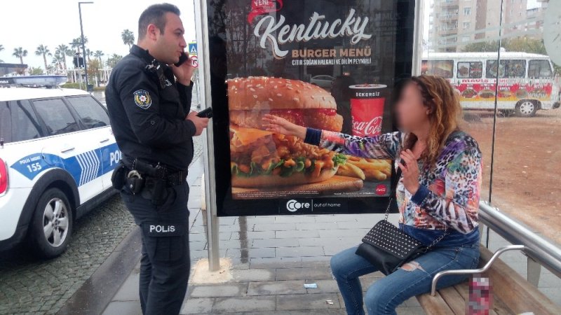 Antalya’da Aşırı Alkollü Rus Kadına Polis Yardımı