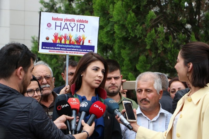 "Şeytan’ın Eline Düştüm" Deyip İntihar Eden Ayşenur Davası Sonrası Babanın İsyanı