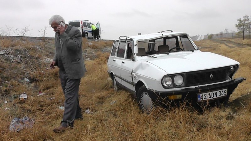 Köpeğe Çarpan Otomobil Şarampole Yuvarlandı: 4 Yaralı