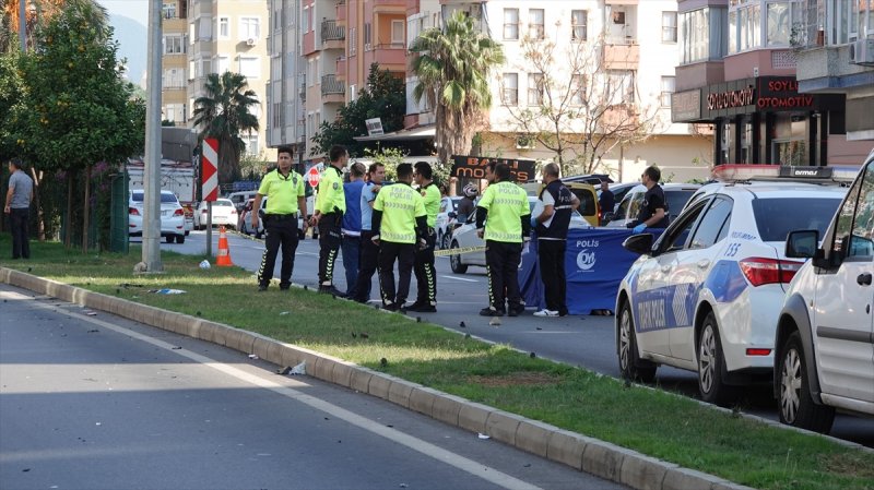 Antalya'da Önce Motosikletin Sonra Otomobilin Çarptığı Kadın Öldü