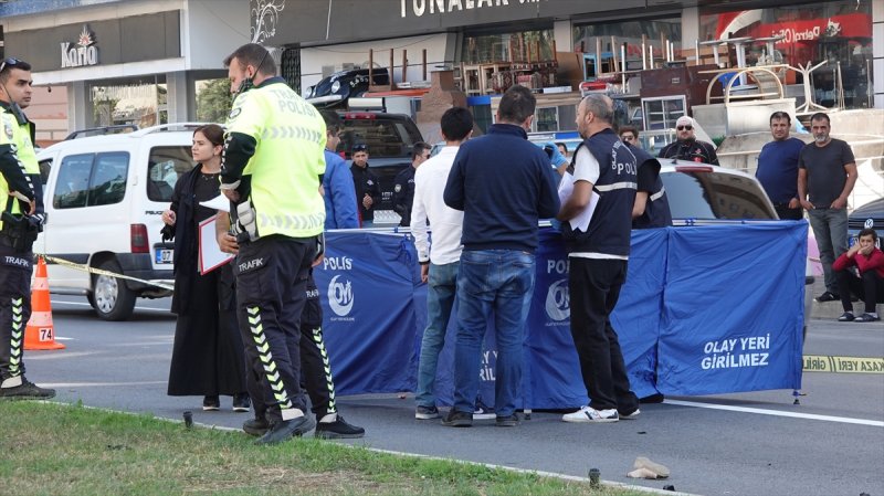 Antalya'da Önce Motosikletin Sonra Otomobilin Çarptığı Kadın Öldü