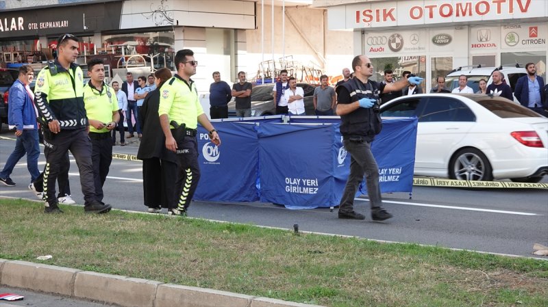 Antalya'da Önce Motosikletin Sonra Otomobilin Çarptığı Kadın Öldü