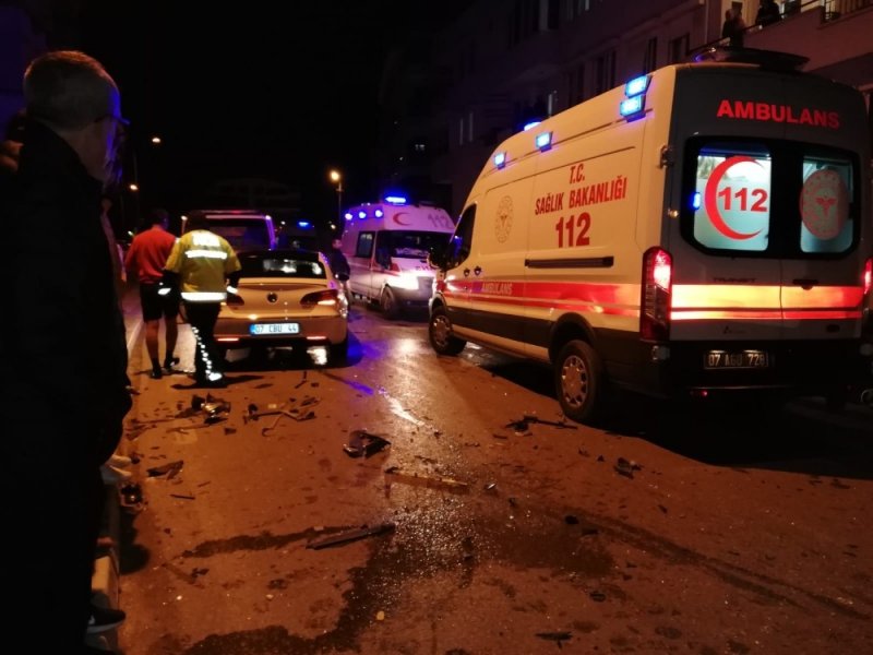 Antalya’da Trafik Kazası: 4 Yaralı