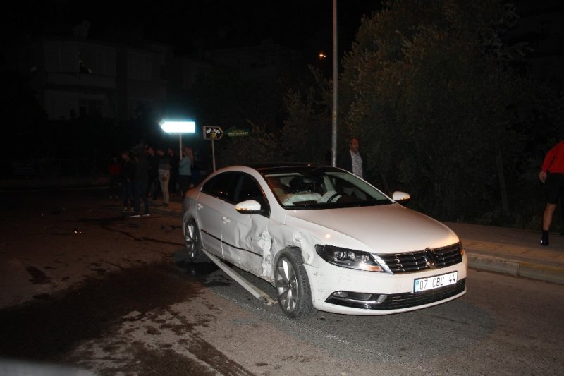 Antalya’da Trafik Kazası: 4 Yaralı