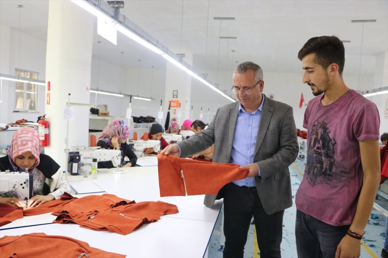 Göktepe'de Tekstil Atölyesi Yeni Geçim Kapısı Oldu