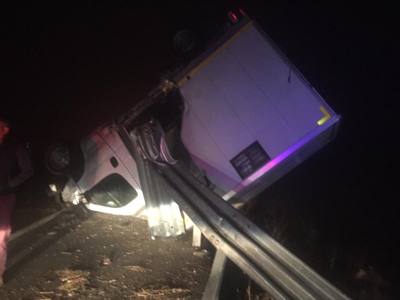 Devrilen Kamyonetteki Yarış Atı Telef Oldu