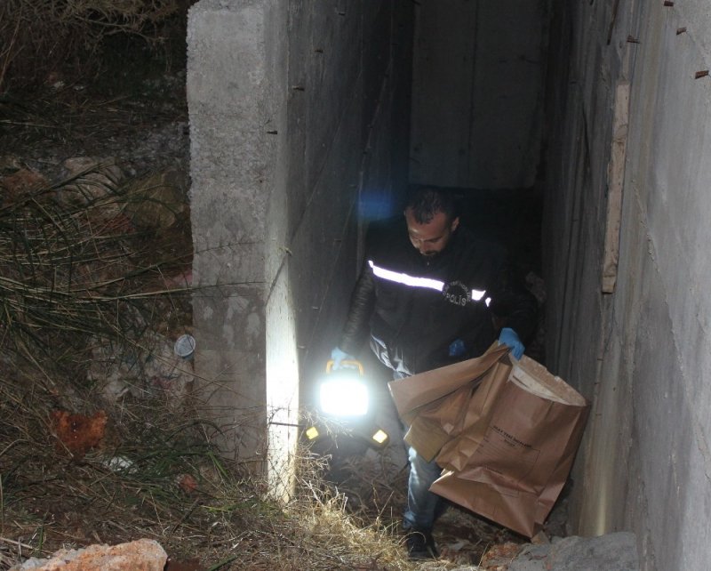 Alacaklıları Kaçırıp Zincirle Bağladı