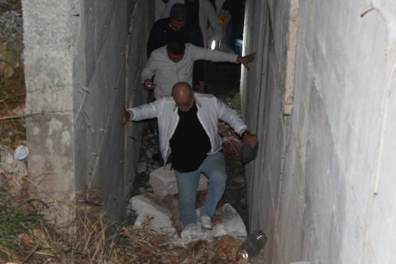 Alacaklıları Kaçırıp Zincirle Bağladı