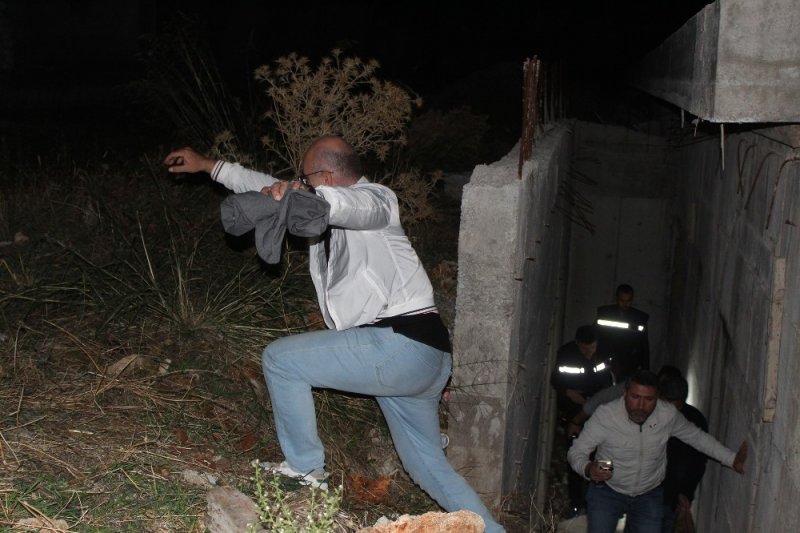 Alacaklıları Kaçırıp Zincirle Bağladı