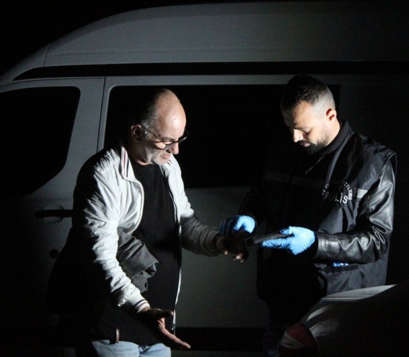 Alacaklıları Kaçırıp Zincirle Bağladı