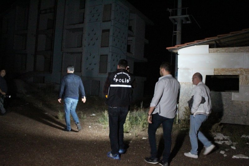 Alacaklıları Kaçırıp Zincirle Bağladı