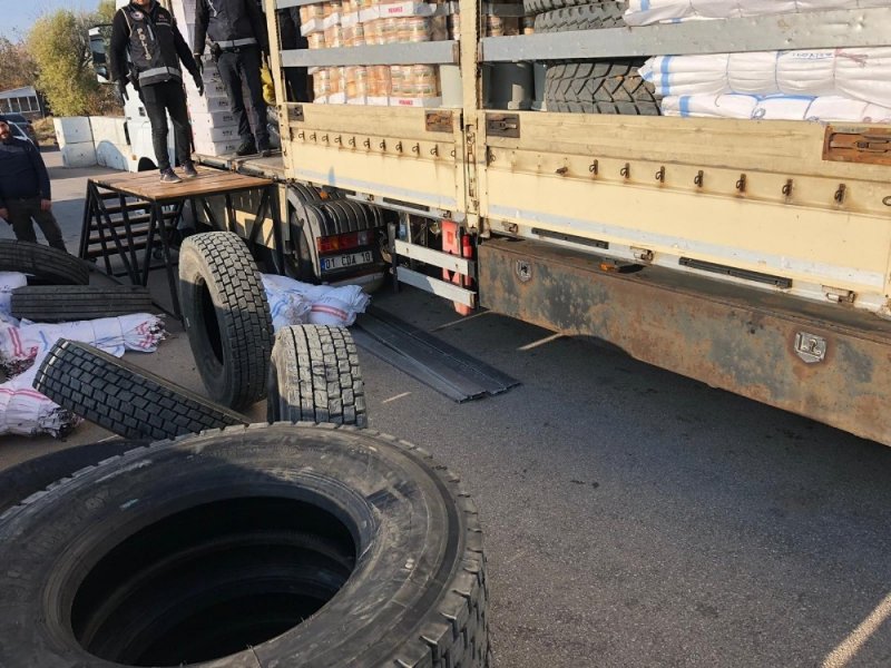 Aksaray’da 24 Adet Gümrük Kaçağı Tır Lastiği Ele Geçirildi