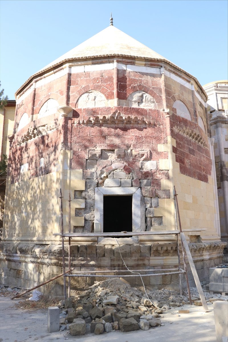 Tarihi Sungurbey Camisi'nin Restorasyonu Sürüyor